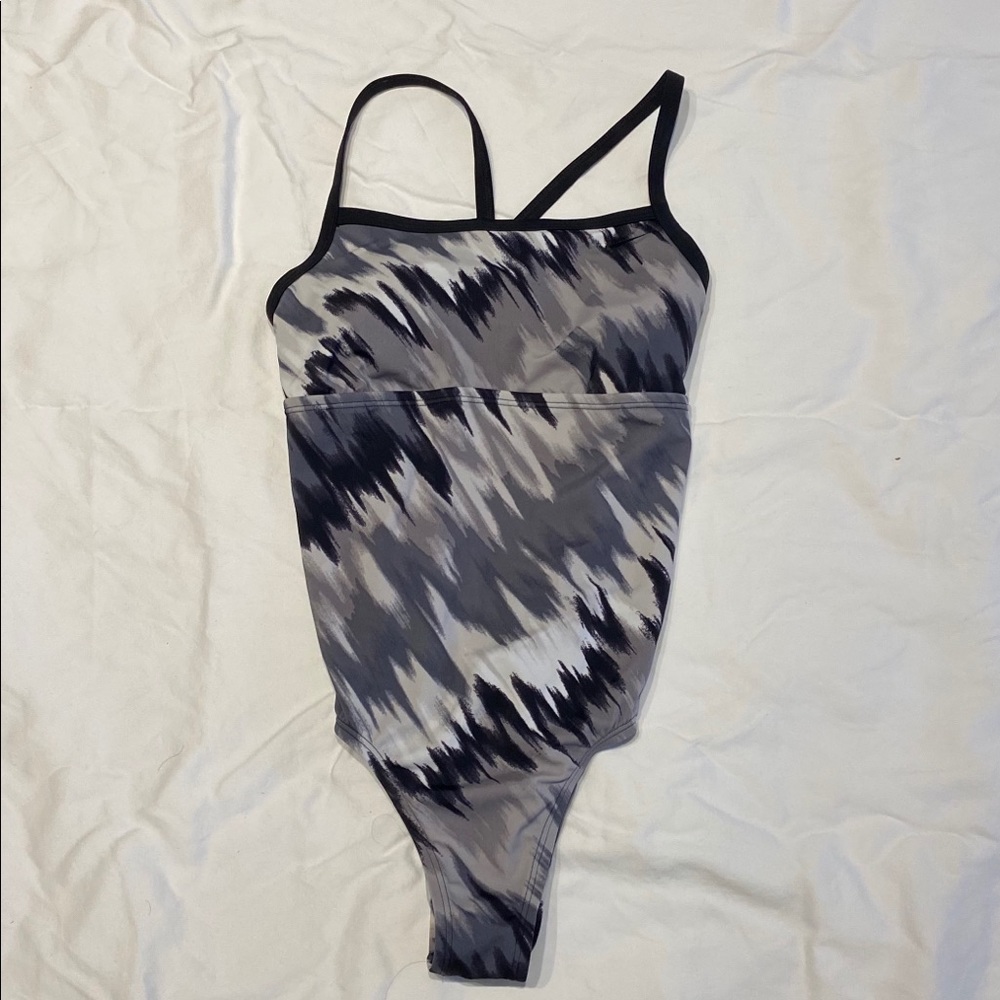 Nike One Piece Swim Suit P24